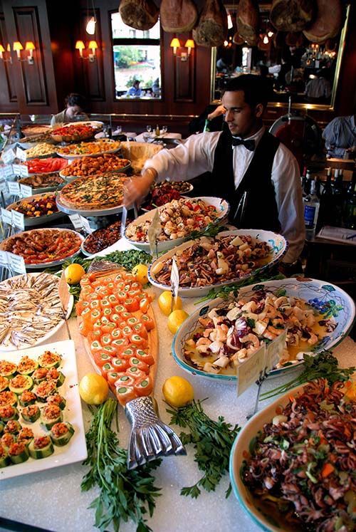 A beautifully arranged wedding buffet featuring seafood, salads, and modern appetizers, providing inspiration for Kerala wedding menu ideas and highlighting trending wedding dishes.